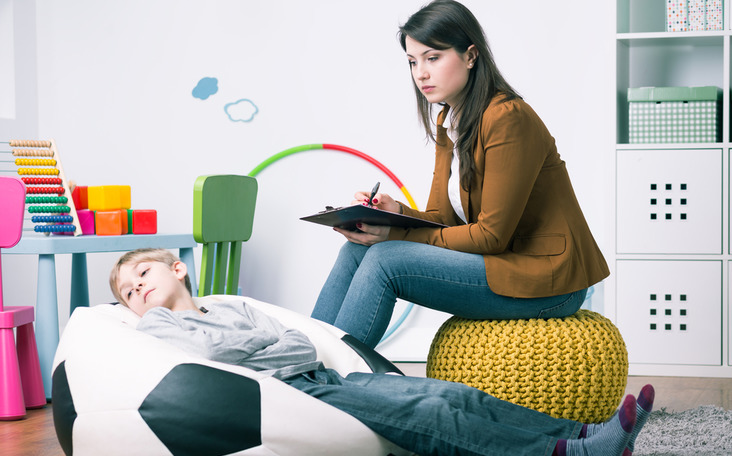 В Госдуме предложили закрепить в школах по одному психологу на каждые 300 учеников