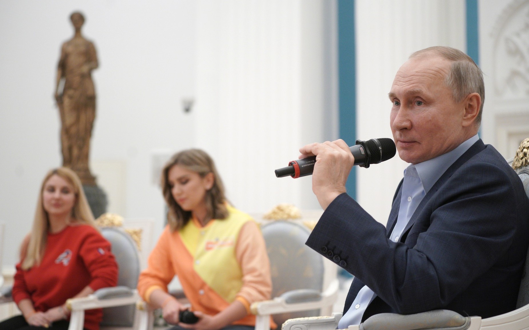 В. Путин предложил подумать над лицензированием отдельных видов психологической деятельности